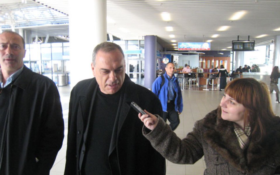 Аврам Грант пристигна в България