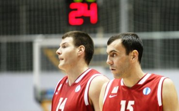 ЛукОйл размаза Сливен в Правец