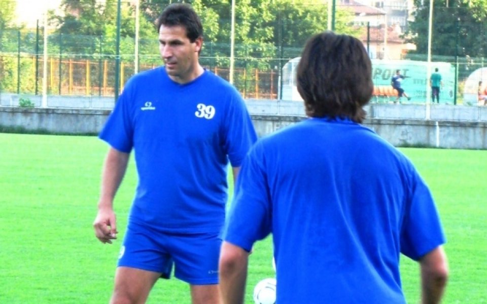 Херо с нов треньор на вратарите в Амкар