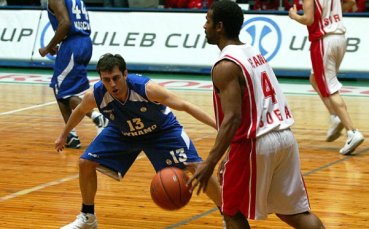 Динамо каца през нощта в София