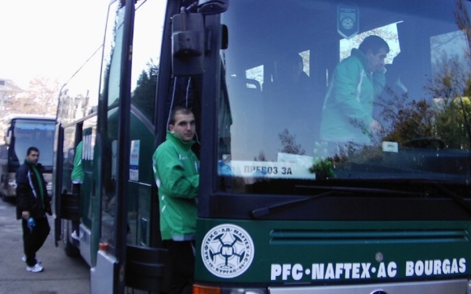Нафтекс замина за Поморие с група от 25 футболисти