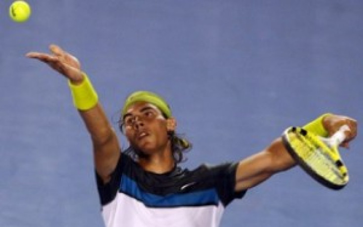 Надал смачка Рошус по пътя към втория кръг