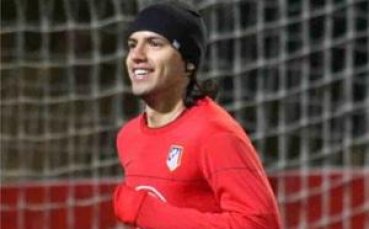 Атлетико: Няма да продаваме Агуеро на Реал