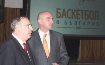 Испанец фаворит за селекционер на баскетболистките, има още два варианта