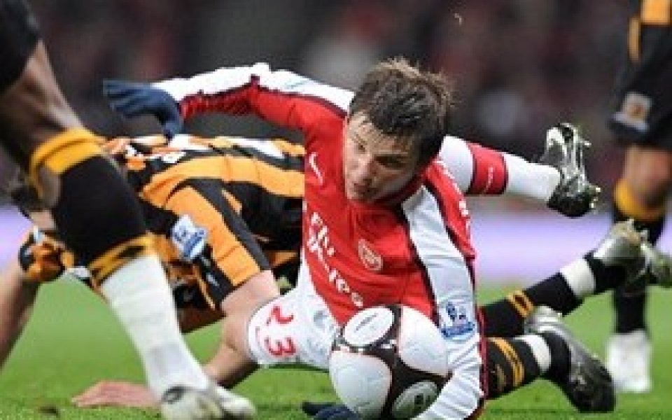 Арсенал на полуфинал през иглено ухо