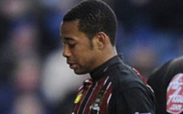 Хюз: Робиньо остава в Манчестър Сити