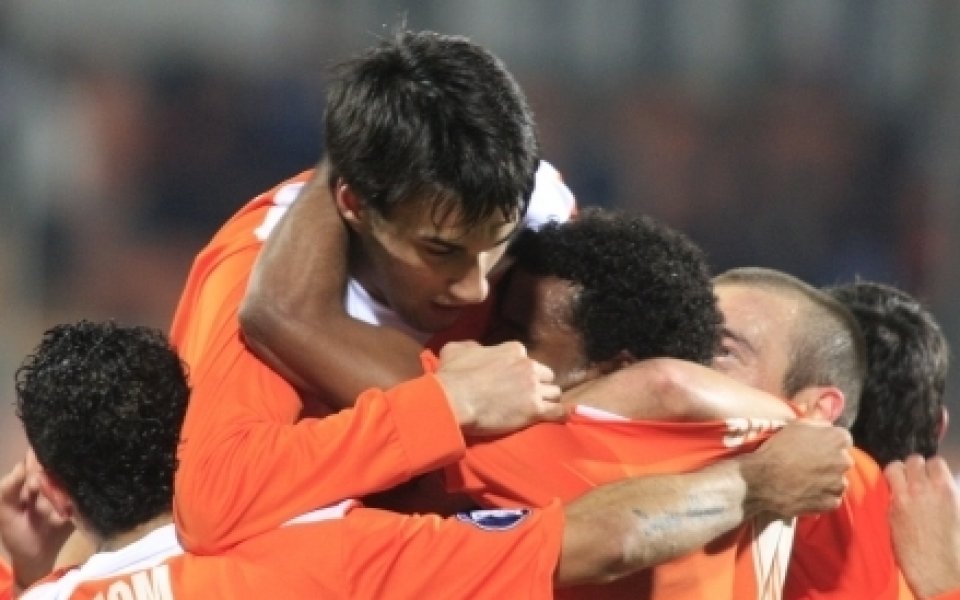 Крокодилът схруска канарчетата, Литекс отново трети