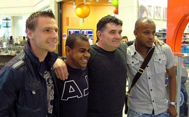 Футболисти на Левски зарадваха „сини” запалянковци