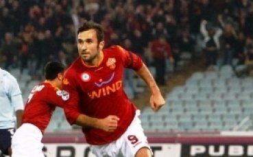 Вучинич преподписва с Рома
