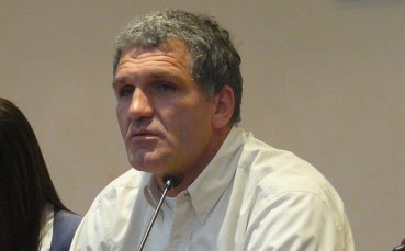 Везенков: Ангелов е отстранен временно, Младенов решава