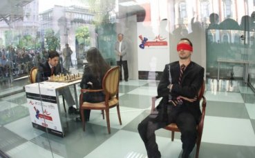 С превръзка на очите, Веско Топалов победи студент от Атина