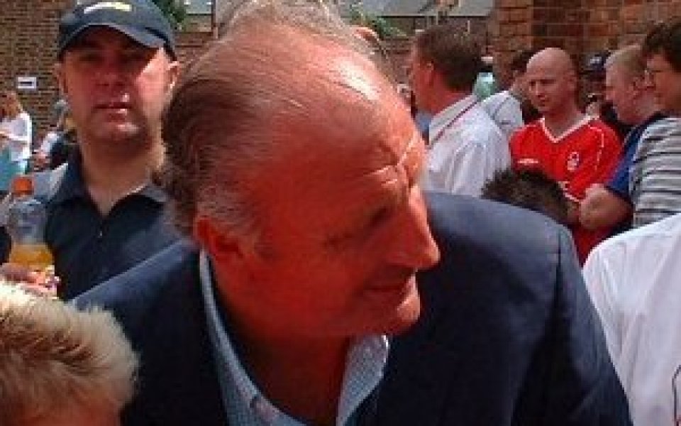 Пол Харт остава мениджър на Портсмут и през следващия сезон