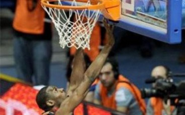 Баскет-федерацията след проверка: Няма нов американец с бг-паспорт