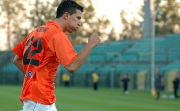 Хеттрик на Мицански изкачи Заглебие на върха