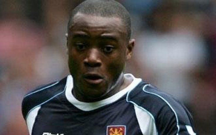 Сидуел и Рио-Кокър остава в Астън Вила