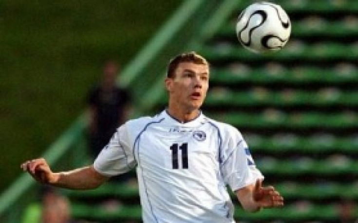 Ман Сити се оглежда и за Един Дзеко