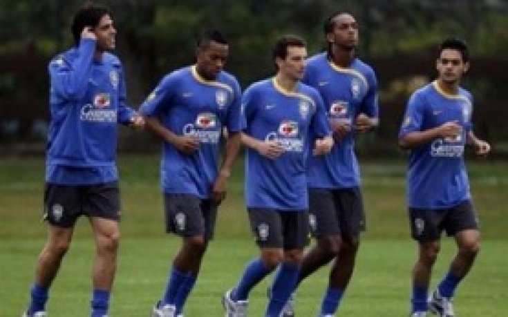 Елано започна да дърпа ръчната