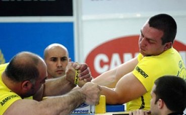 Стефан Ленгаров спечели II кръг от Професионалната Армрестлинг Лига