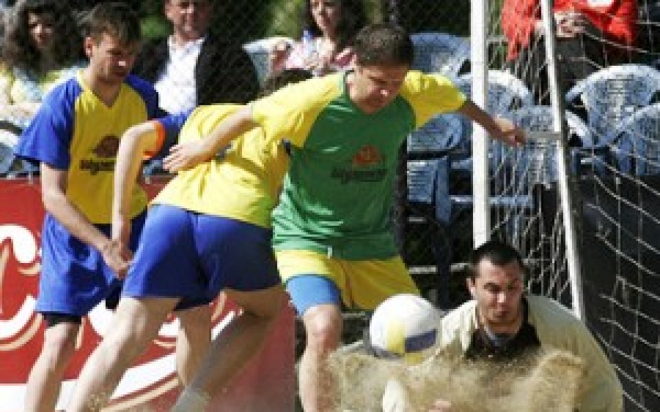 Боби Михайлов дава старт на Държавното първенство по плажен футбол