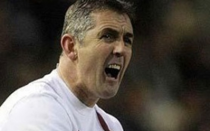 Оуен Койл продължи договора си с Бърнли до 2013 година