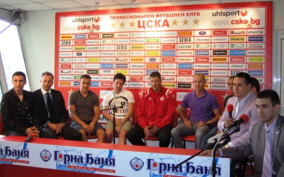 ЦСКА представи шестима нови, засега без Тимонов и Манчев