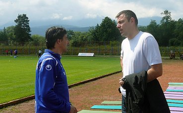 Волейболната легенда Димо Тонев гледа тренировка на Левски