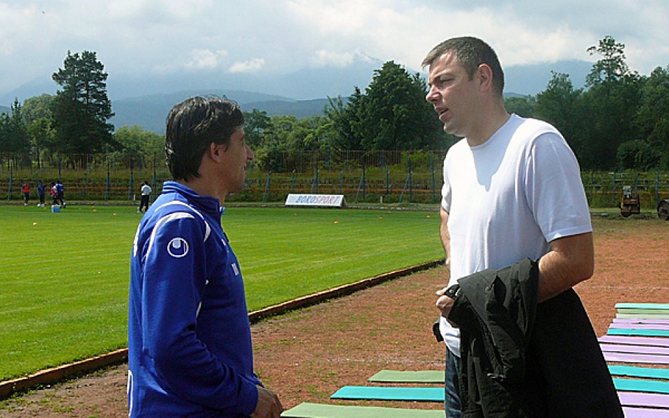 Волейболната легенда Димо Тонев гледа тренировка на Левски