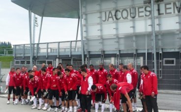 Домакините се рекламират с ЦСКА, пласират им часовници (снимки)