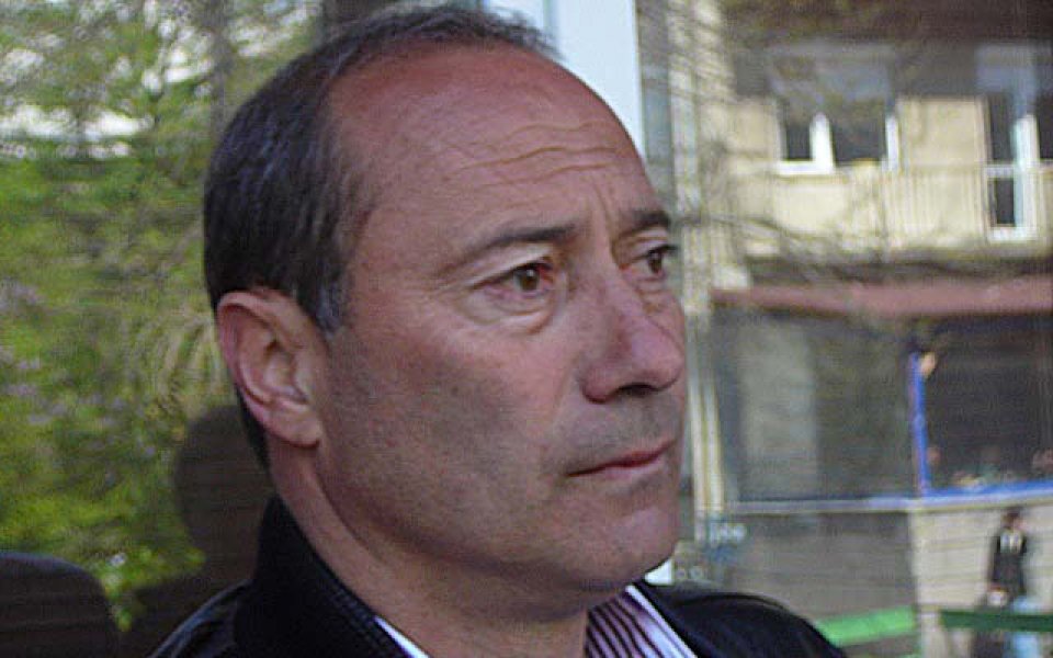 Велев: Все още съм тук, не напускам