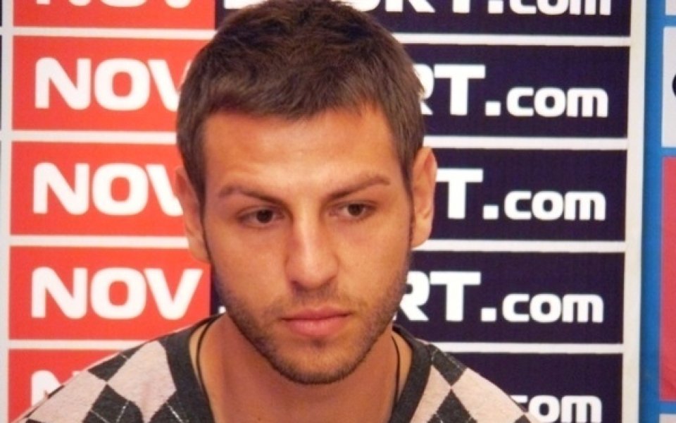 Гаров тренира сам на границата