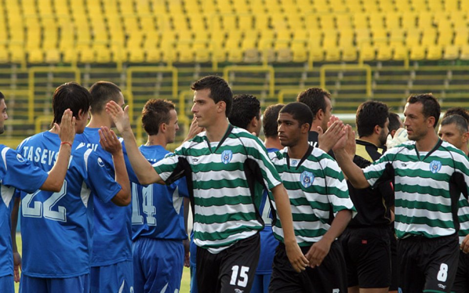 300 души охраняват Искра Стал - Черно море