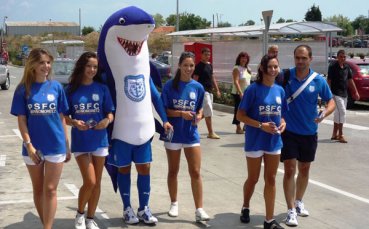 Акула талисман се разхожда из бургаските улици