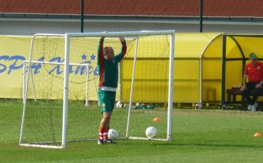 Станимир Стоилов се пробва като вратар