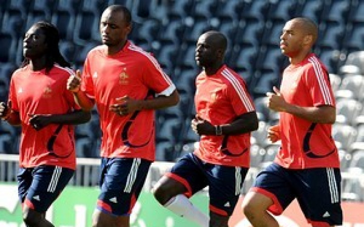 Франция без Виейра срещу Румъния и Сърбия