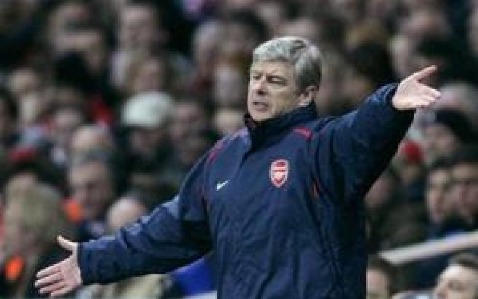 Съдиите в Англия се извиняват на Венгер