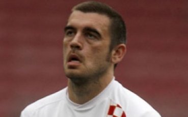 Плетикоса аут за половин година