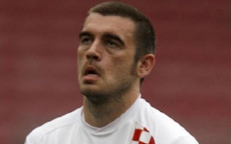 Плетикоса аут за половин година