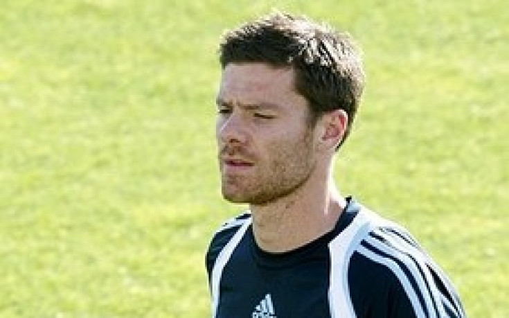 Шаби Алонсо с първи шанс да бие брат си