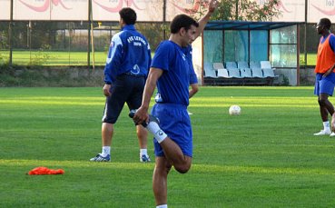 Испанецът „финтира” Левски още в първия ден