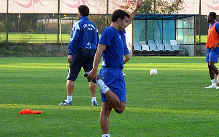 Испанецът „финтира” Левски още в първия ден