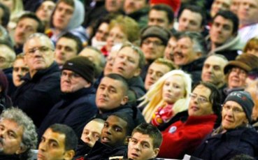 Феновете на Ливърпул с протестно шествие преди мача с Юнайтед