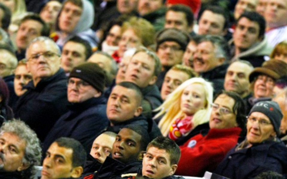 Феновете на Ливърпул с протестно шествие преди мача с Юнайтед