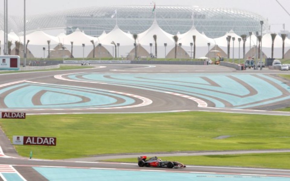 Хамилтън най-бърз на първата тренировка в Абу Даби