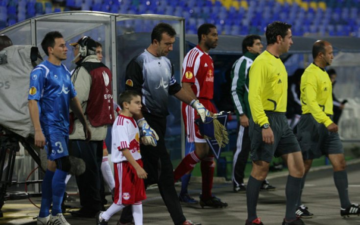 Феновете се карат с Гошо Петков