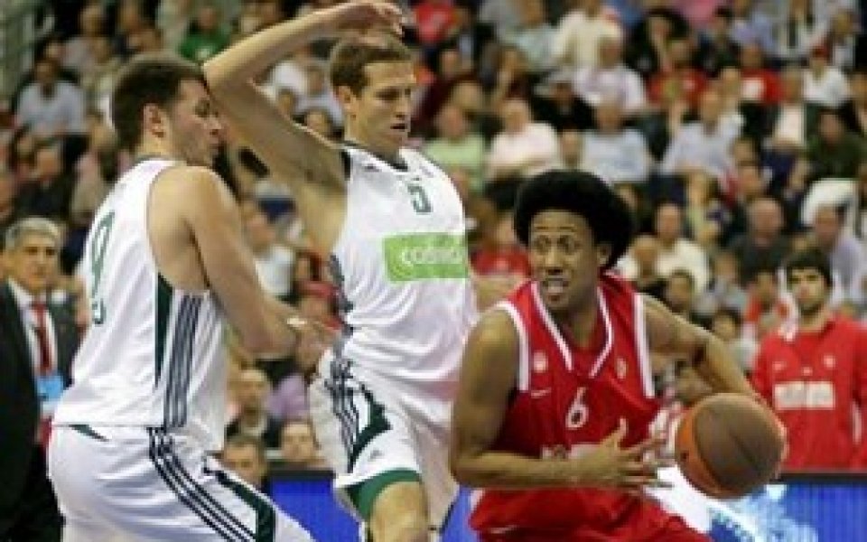 Баскетболист на Олимпиакос пипна свински грип