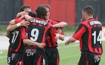 Локо Сф слага надпис на задните части