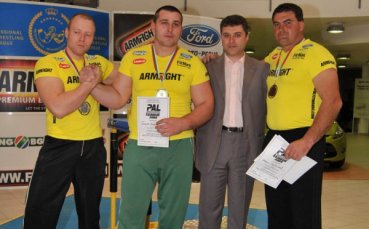 Красимир Костадинов спечели финалния кръг на Професионалната Армрестлинг Лига
