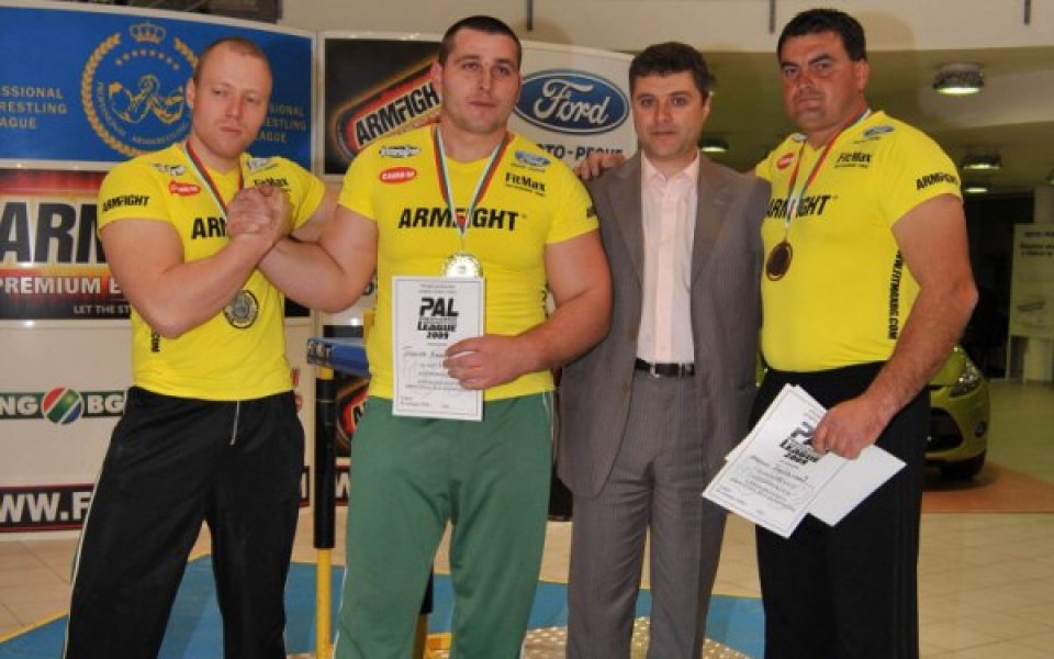 Красимир Костадинов спечели финалния кръг на Професионалната Армрестлинг Лига