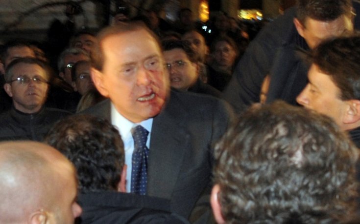 ВИДЕО и СНИМКИ: Разбиха физиономията на Берлускони!