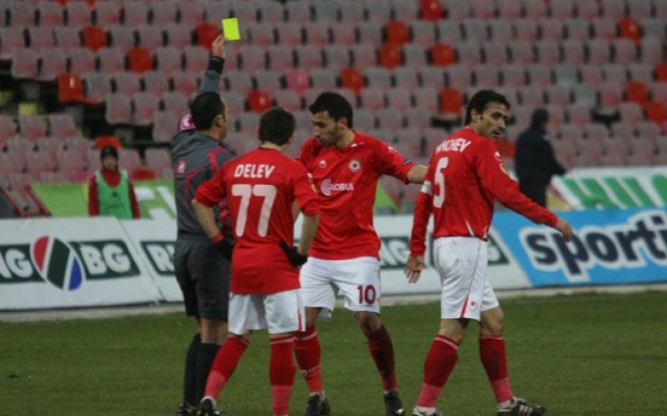 Пенев пуска състава от Литекс срещу Рома